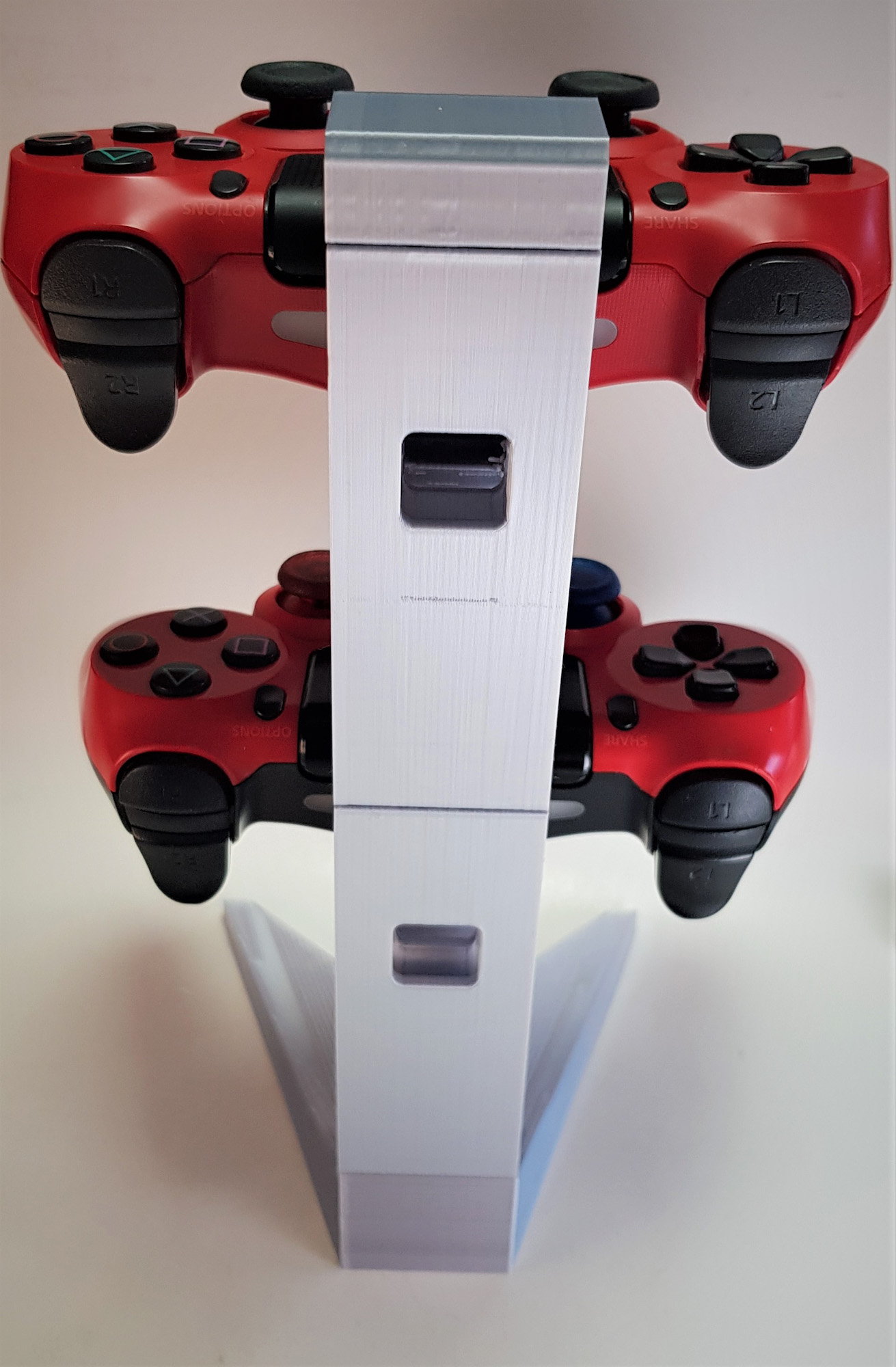 Suport montare 2 Controllere PS4 - 3D Print. Printeaza-ti proiectul 3d tau sau alege dintre proiectele special culese pentru tine.